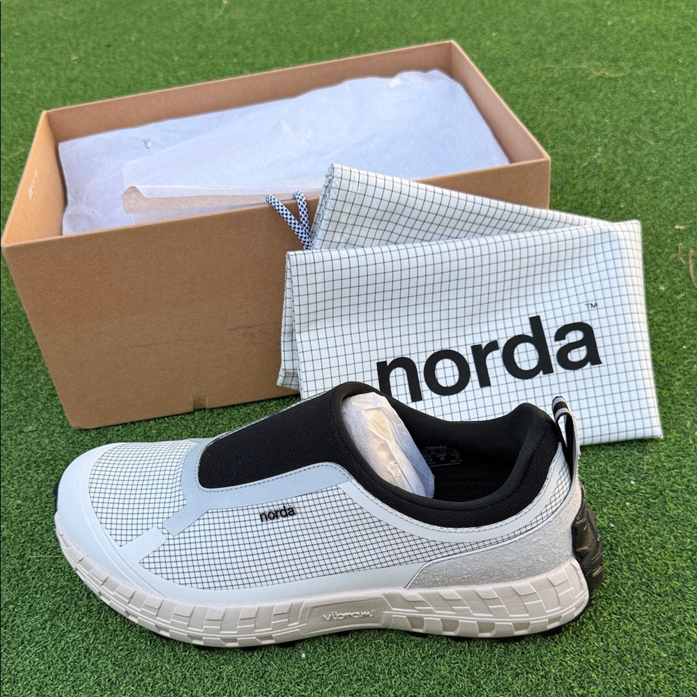 NWT Norda Men’s slip on hiking/golf shoe. Vibram soles Size 10.5